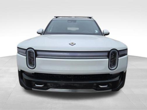 2025 Rivian R1S Adventure