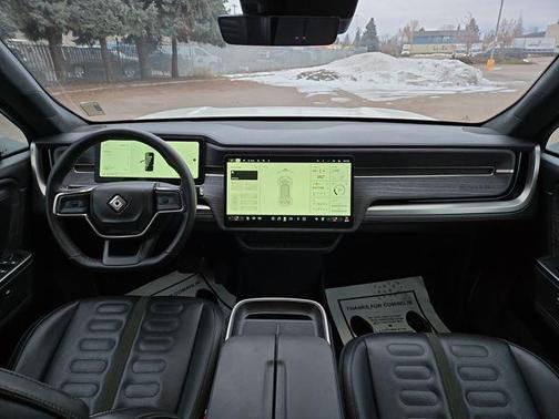 2025 Rivian R1S Adventure