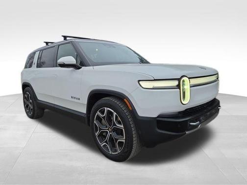 2025 Rivian R1S Adventure