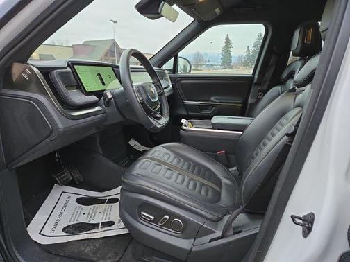 2025 Rivian R1S Adventure