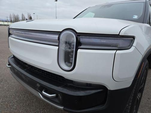 2025 Rivian R1S Adventure