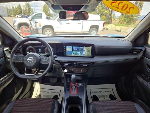 2t Ice Blk Roof 2025 Nissan Kicks SR