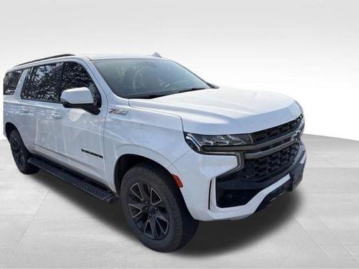 Summit White 2022 Chevrolet Suburban Z71