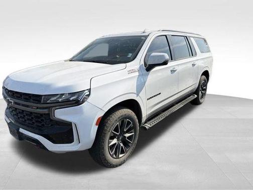 Summit White 2022 Chevrolet Suburban Z71