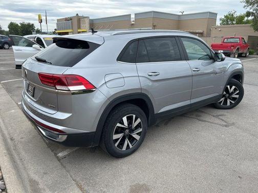 2022 Volkswagen Atlas Cross Sport 2.0T SE