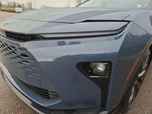 2025 Toyota Crown Signia LIMITED