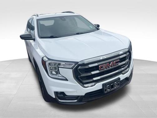 Summit White 2023 GMC Terrain AT4