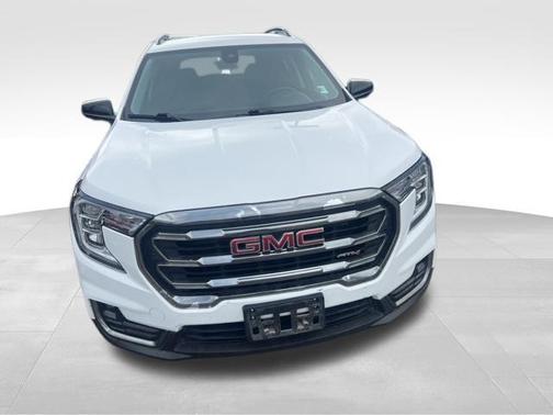 Summit White 2023 GMC Terrain AT4