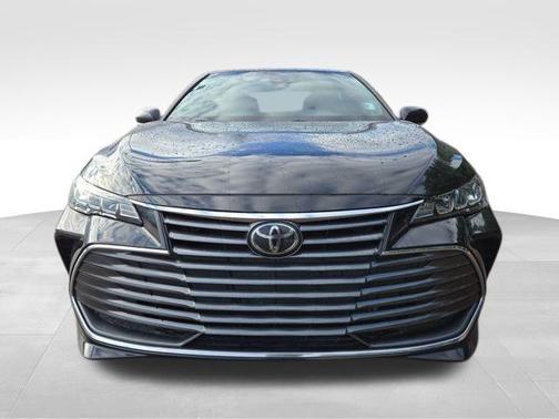 Midnight Black Metallic 2022 Toyota Avalon XLE