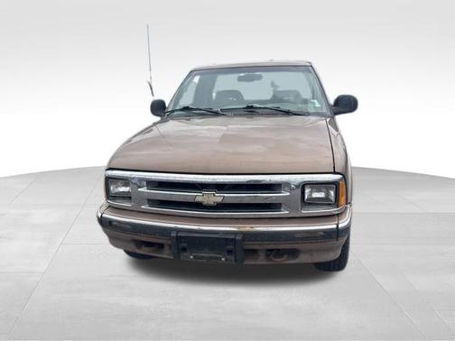 Brown 1996 Chevrolet S-10 LS Extended Cab