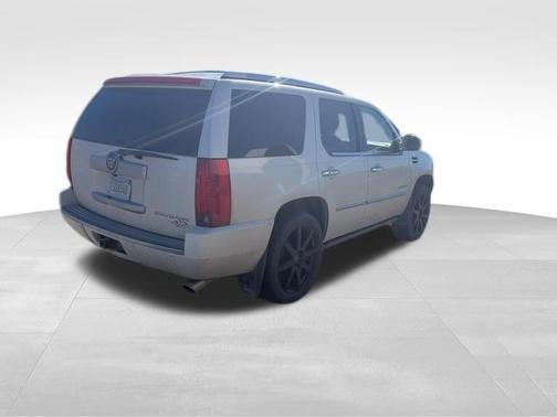 White Diamond Tri-Coat 2014 Cadillac Escalade Luxury