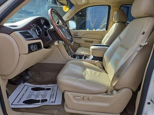 White Diamond Tri-Coat 2014 Cadillac Escalade Luxury