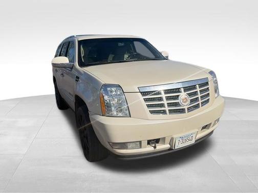 White Diamond Tri-Coat 2014 Cadillac Escalade Luxury