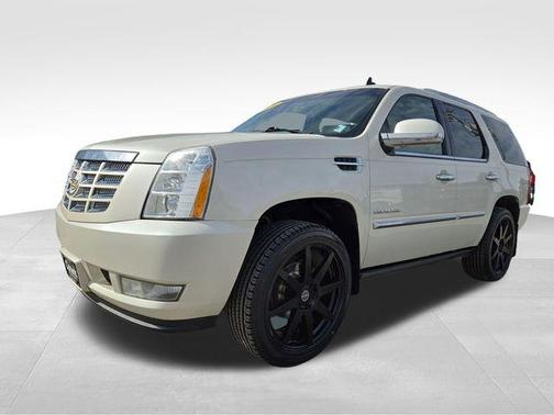White Diamond Tri-Coat 2014 Cadillac Escalade Luxury
