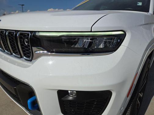 Bright White Clearcoat 2023 Jeep Grand Cherokee 4xe Overland