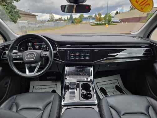 Glacier White Metallic 2022 Audi Q7 45 Premium