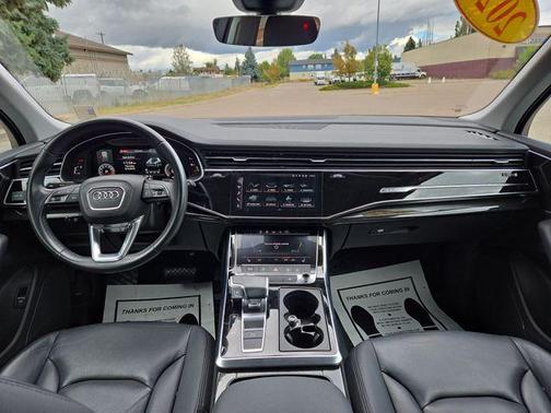 Glacier White Metallic 2022 Audi Q7 45 Premium