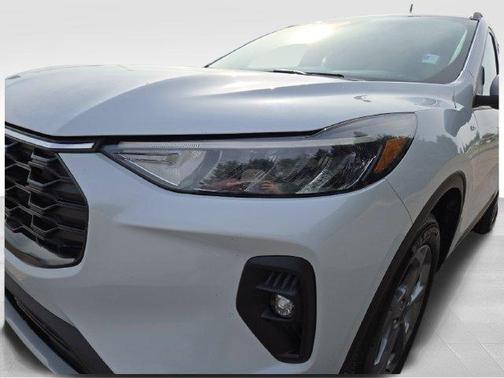 Oxford White 2025 Ford Escape ST-Line Select