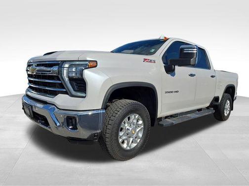 Iridescent Pearl Tricoat 2024 Chevrolet Silverado 3500 LTZ