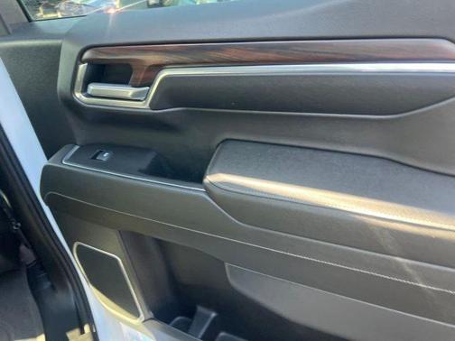 Summit White 2023 GMC Sierra 1500 SLT