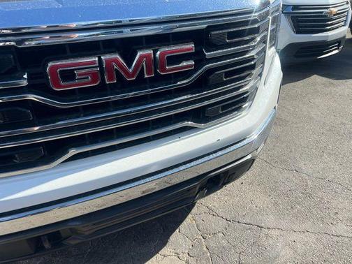 Summit White 2023 GMC Sierra 1500 SLT