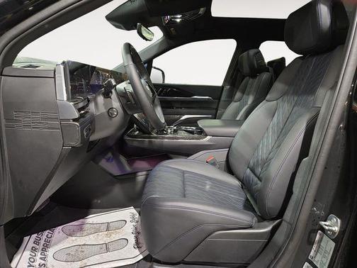 2025 Cadillac Escalade IQ 1