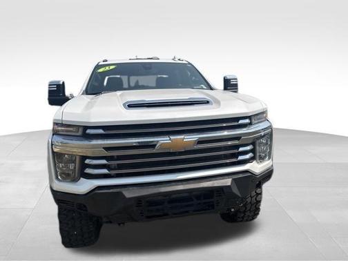 Iridescent Pearl Tricoat 2023 Chevrolet Silverado 3500 High Country