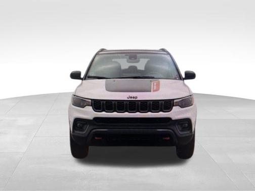 Bright White Clearcoat 2025 Jeep Compass Trailhawk