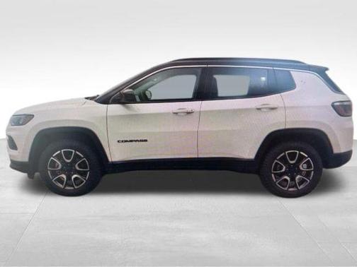 Bright White Clearcoat 2025 Jeep Compass Trailhawk