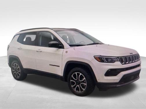 Bright White Clearcoat 2025 Jeep Compass Trailhawk