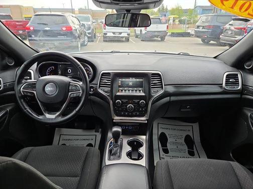 Bright White Clearcoat 2019 Jeep Grand Cherokee Laredo