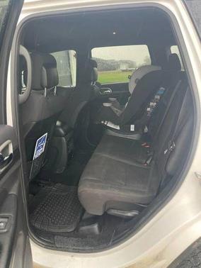 Bright White Clearcoat 2019 Jeep Grand Cherokee Laredo