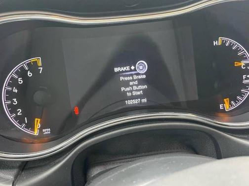 Bright White Clearcoat 2019 Jeep Grand Cherokee Laredo
