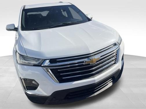 Summit White 2022 Chevrolet Traverse LT Cloth