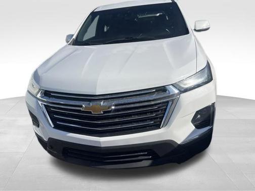 Summit White 2022 Chevrolet Traverse LT Cloth
