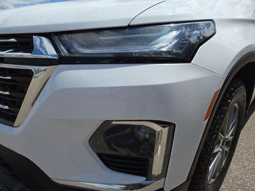 Summit White 2022 Chevrolet Traverse LT Cloth