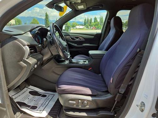 Summit White 2022 Chevrolet Traverse LT Cloth
