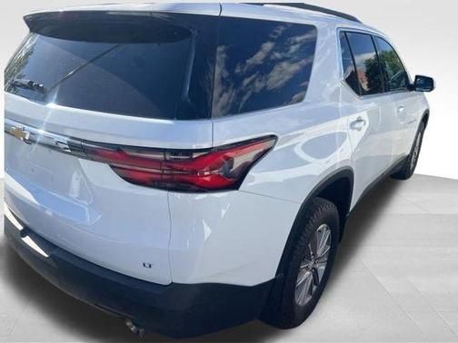 Summit White 2022 Chevrolet Traverse LT Cloth