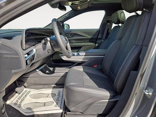 2025 Cadillac LYRIQ Sport