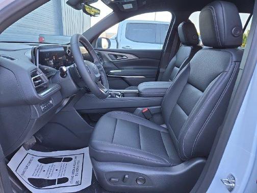 Polar White 2026 Chevrolet Traverse LT