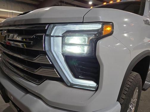 Polar White 2026 Chevrolet Silverado 2500 High Country