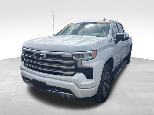 Iridescent Pearl Tricoat 2022 Chevrolet Silverado 1500 High Country