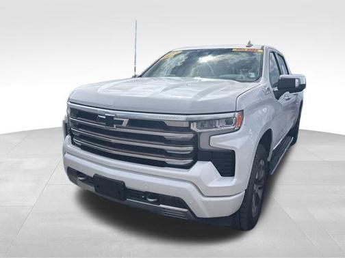 Iridescent Pearl Tricoat 2022 Chevrolet Silverado 1500 High Country