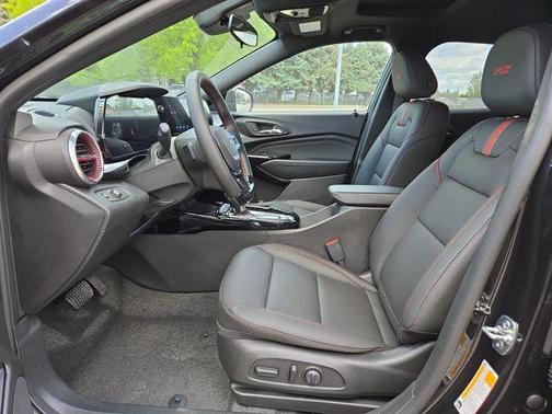Mosaic Black Metallic 2026 Chevrolet Trax 2RS