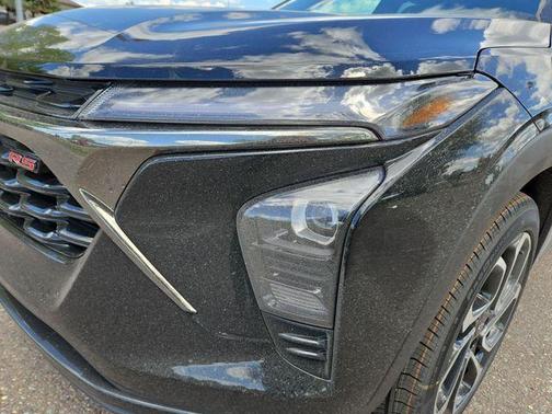 Mosaic Black Metallic 2026 Chevrolet Trax 2RS
