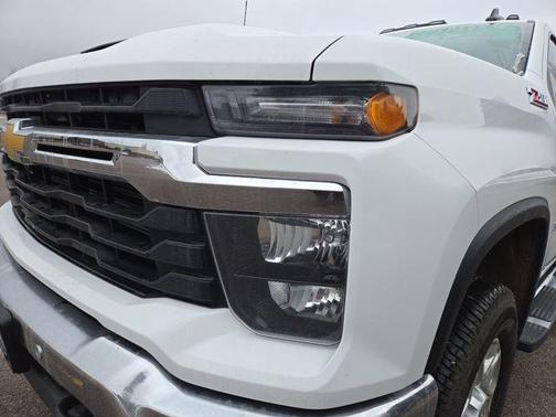 Summit White 2026 Chevrolet Silverado 3500 LT