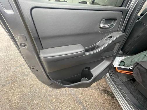 2024 Nissan Frontier SL