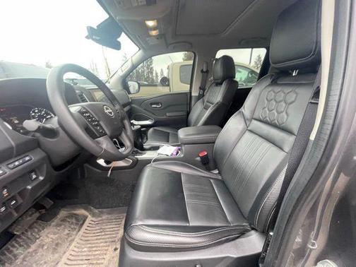 2024 Nissan Frontier SL