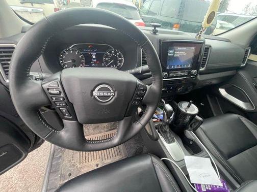 2024 Nissan Frontier SL