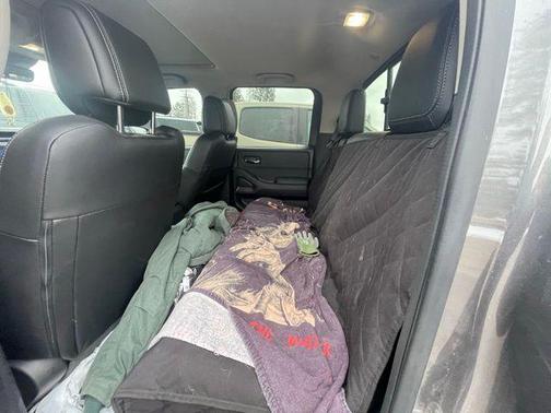 2024 Nissan Frontier SL